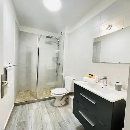 Les Imperators Yourhosthelper Apartment